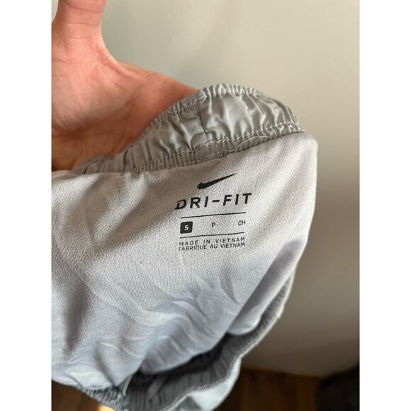 Nike Light Gray Light Weight Dri Fit Running Shorts Womens Size Small - Picture 5 of 5